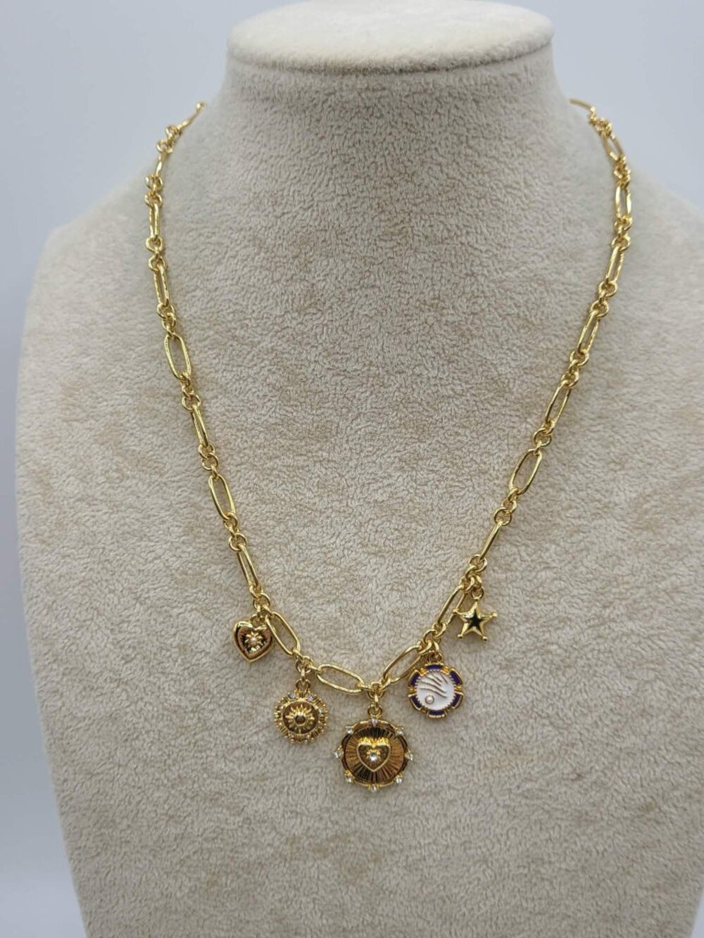 J Crew Clustered Heart Charm Chain Necklace NWOT - Picture 11 of 11
